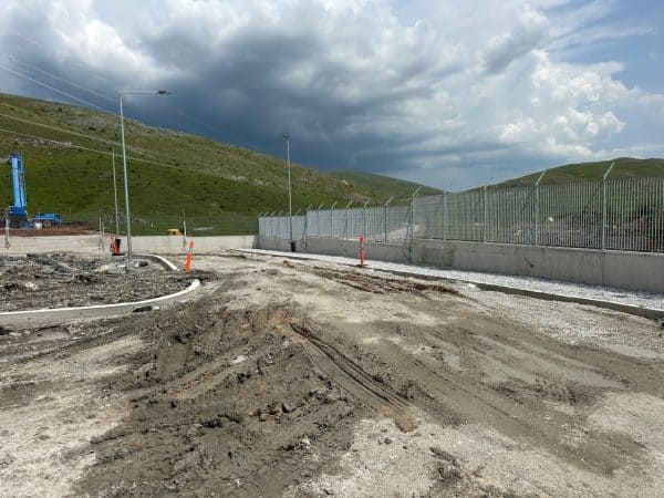 Περίφραξη Βιομηχανική Γαλβανιζέ με αγκαθωτό σύρμα υποσταθμού ανύψωσης τάσης ΚΥΤ Βερμίου από την FenceUp