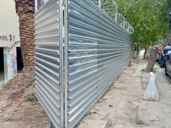 Περίφραξη Εργοταξίου Καλλιθέα με Λαμαρίνα Γαλβανιζέ & Κονσερτίνα