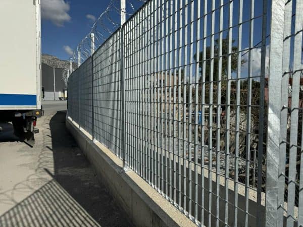 Βιομηχανική περίφραξη με κονσερτίνα σε Αποθήκες