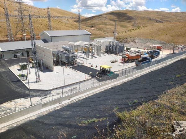 Βιομηχανική περίφραξη Γαλβανιζε με αγκαθωτό σύρμα υποσταθμού ανύψωσης τάσης ΚΥΤ Βερμίου