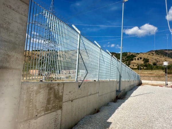 Περίφραξη Βιομηχανική με αγκαθωτό 350μ στην Κοζάνη - FenceUp