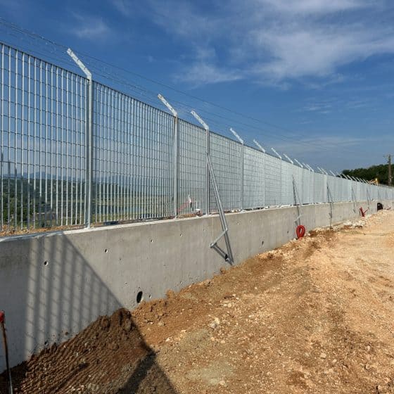 Βιομηχανική Περίφραξη με πόρτα σε υποσταθμό Ανύψωσης Τάσης Περδίκκα