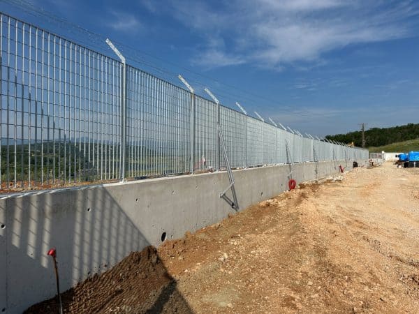 Βιομηχανική Περίφραξη με πόρτα σε υποσταθμό Ανύψωσης Τάσης Περδίκκα