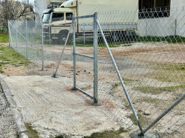 Μονόφυλλη πόρτα γαλβανιζέ 1x1,50μ σε περίφραξη οικοπέδου Αγία Παρασκευή