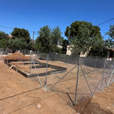 Περίφραξη οικοπέδου στο Πόρτο Ράφτη με γαλβανιζέ συρματόπλεγμα