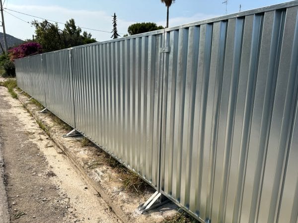Περίφραξη εργοταξιακού χώρου με συρματόπλεγμα και λαμαρίνα Πόρτο Ράφτη