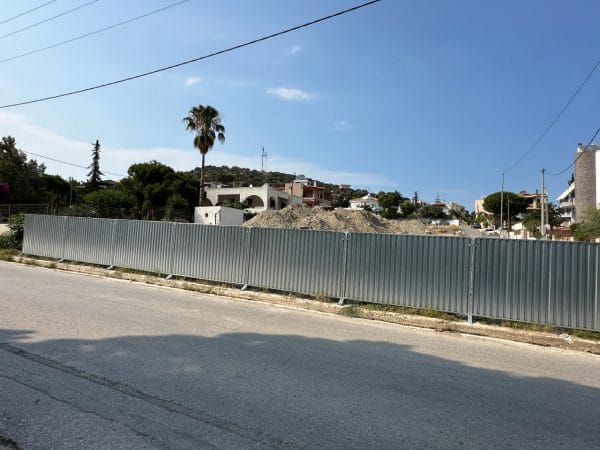 Οπτική κάλυψη εργοταξίου με τελάρα λαμαρίνας FenceUp