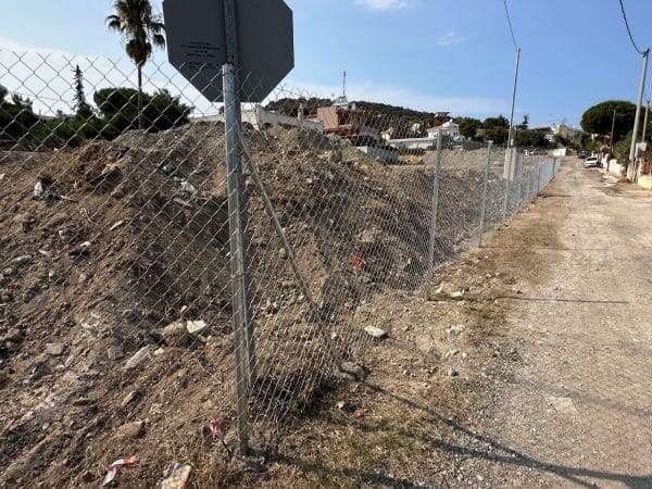 Περίφραξη εργοταξιακού χώρου FenceUp στην Αττική με λαμαρίνα