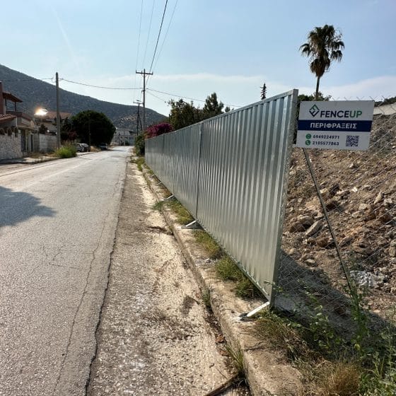 Πλήρης εργοταξιακή περίφραξη στο Πόρτο Ράφτη με δίφυλλη πόρτα