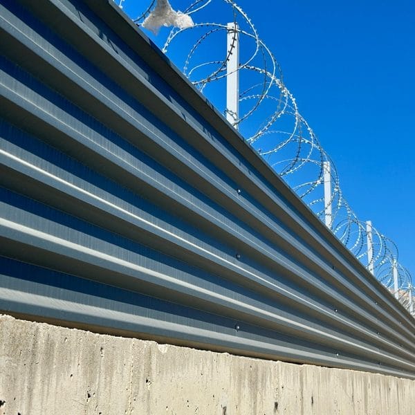 Περιφράξεις με Λαμαρίνα FenceUp