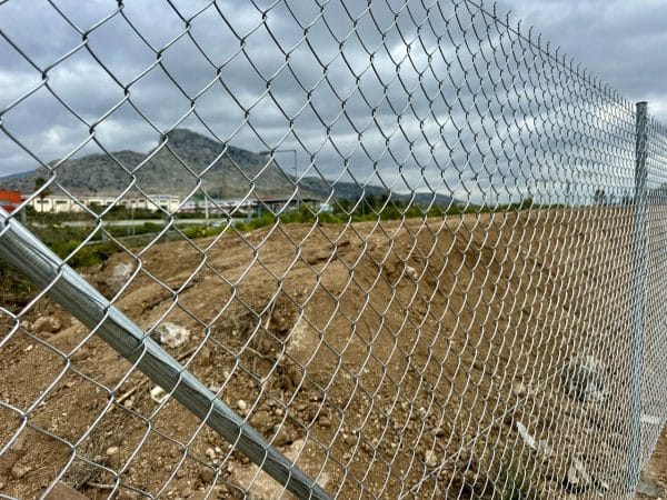 Εργο FenceUp: περίφραξη οικοπέδου με σωλήνες Φ48 και αντηρίδες