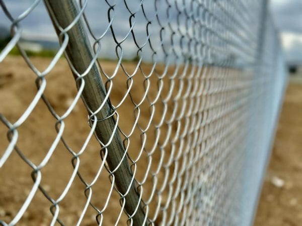 Περίφραξη οικοπέδου στον Ασπρόπυργο με συρματόπλεγμα βαρέως τύπου