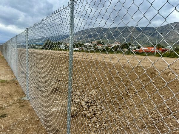 Οριοθέτηση οικοπέδου με ανθεκτική περίφραξη γαλβανιζέ FenceUp Ασπρόπυργος