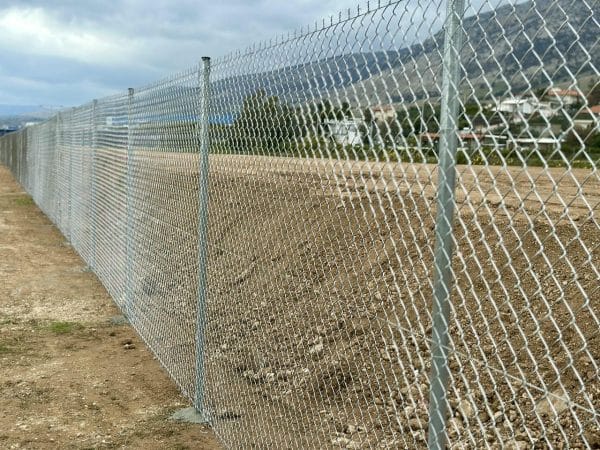 Συρματόπλεγμα βαρέως τύπου 50x50x3mm σε έργο FenceUp στον Ασπρόπυργο