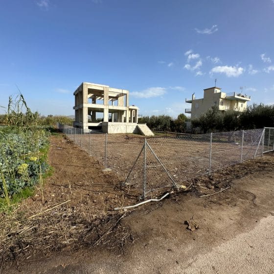 Περίφραξη οικοπέδου στον Μαραθώνα με γαλβανιζέ συρματόπλεγμα