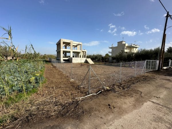 Περίφραξη οικοπέδου στον Μαραθώνα με γαλβανιζέ συρματόπλεγμα