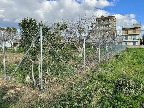 FenceUp έργο περίφραξης με ενισχυμένο πλεκτό συρματόπλεγμα στην Αττική