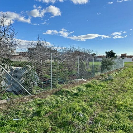 Σωλήνες Φ48 γαλβανιζέ σε περίφραξη ύψους 1,80μ στην Αττική