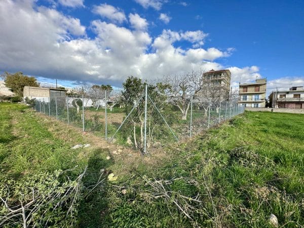 Περίφραξη 75 μέτρων στην Αττική με πλεκτό γαλβανιζέ συρματόπλεγμα