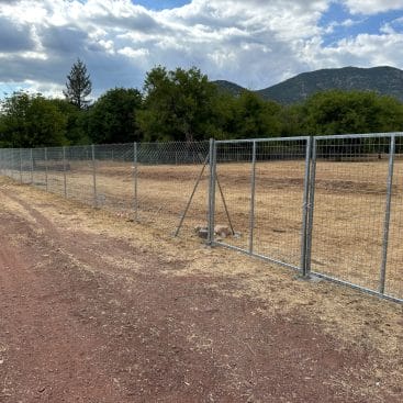 FenceUp έργο περίφραξης 280μ με γαλβανιζέ υλικά υψηλών προδιαγραφών