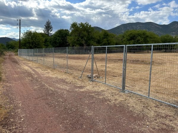 FenceUp έργο περίφραξης 280μ με γαλβανιζέ υλικά υψηλών προδιαγραφών