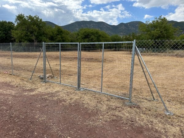 Γωνιακή ενίσχυση περίφραξης με γαλβανιζέ αντηρίδες στα Καλάβρυτα