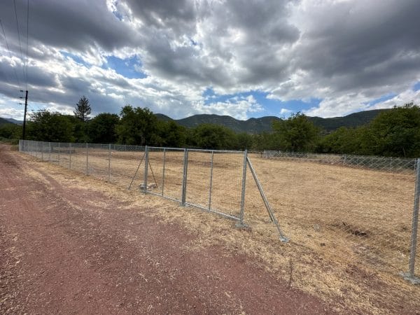 Ανθεκτική περίφραξη οικοπέδου στην Αχαΐα με γαλβανιζέ συρματόπλεγμα