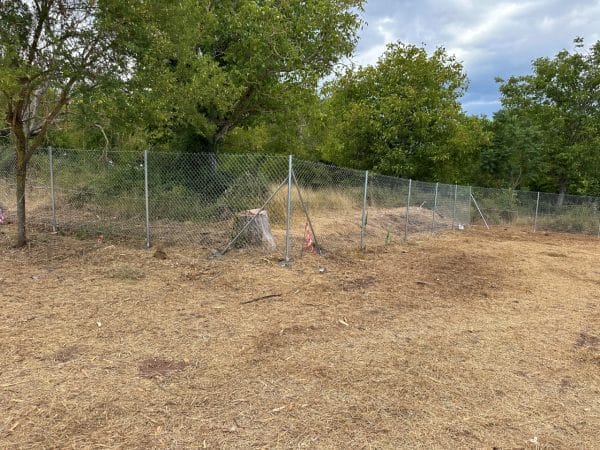 Περίφραξη οικοπέδου στα Καλάβρυτα με γαλβανιζέ συρματόπλεγμα
