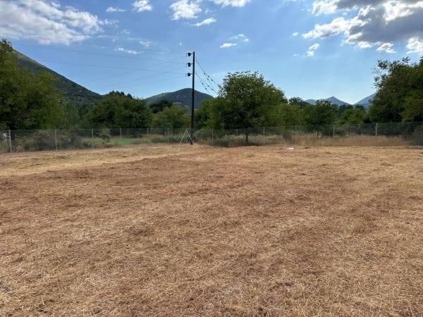 Δίφυλλη ανοιγόμενη πόρτα 4μ σε γαλβανιζέ περίφραξη Καλάβρυτα