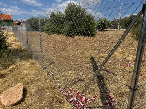 Περίφραξη στη Νέα Πέραμο με γαλβανιζέ συρματόπλεγμα 1,80μ