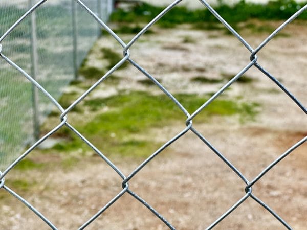 Περίφραξη οικοπέδου στην Αγία Παρασκευή με γαλβανιζέ συρματόπλεγμα