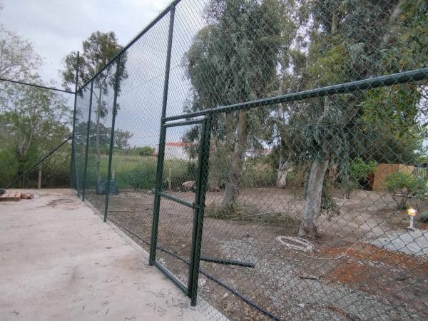 FenceUp Περίφραξη Γηπέδου Τένις 100μ Σάμος Συρματόπλεγμα Γαλβανισμένο Σαμος - Ηλεκτροστατική Βαφή