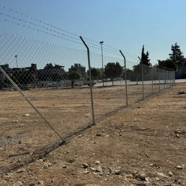 Αγκαθωτό Σύρμα 3 σειρές σε Περίφραξη Φωτοβολταϊκού Πάρκου | FenceUp