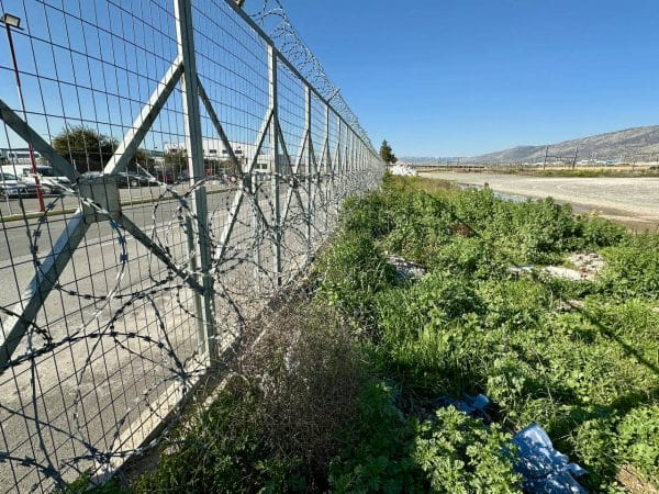 FenceUp έργο τοποθέτησης κονσερτίνας για βιομηχανική ασφάλεια