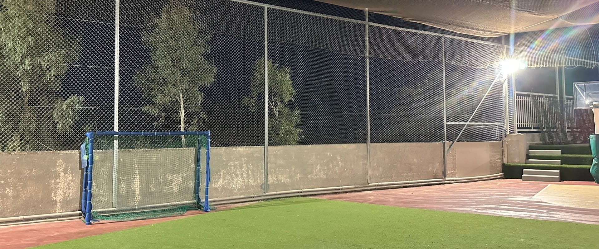 Περίφραξη γηπέδων στο Metropolitan School με γαλβανιζέ συρματόπλεγμα