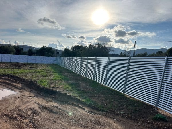 Οριζόντια διαμόρφωση γαλβανιζέ λαμαρίνας σε εργοτάξιο