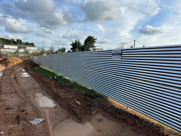 Ανοιγόμενη πόρτα 5 μέτρων σε εργοταξιακή περίφραξη Παλλήνη