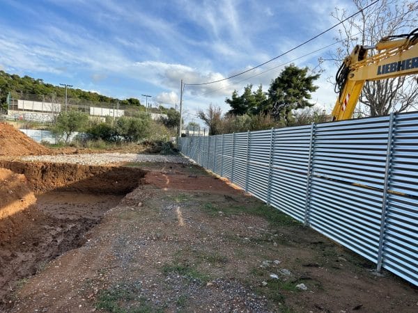 Μεγάλη εργοταξιακή πόρτα 10 μέτρων για φορτηγά και μηχανήματα