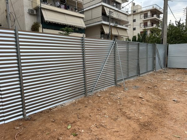 FenceUp έργο εργοταξιακής περίφραξης με σωλήνες Φ48 βαρέως τύπου
