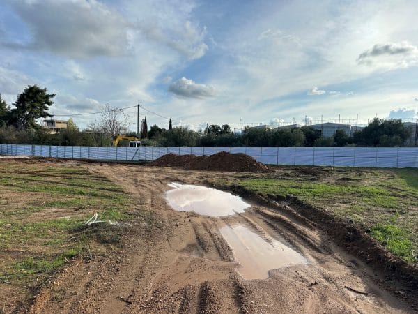 Περίφραξη εργοταξίου μεγάλης κλίμακας στην Παλλήνη