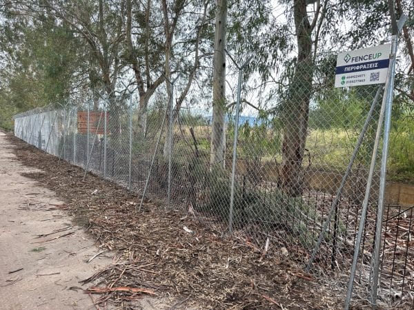 FenceUp έργο περίφραξης τύπου ΝΑΤΟ με σωλήνες Φ48 και αντηρίδες